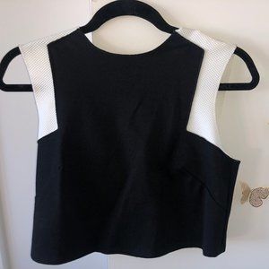 B/W CROP FITS SUPER CUTE